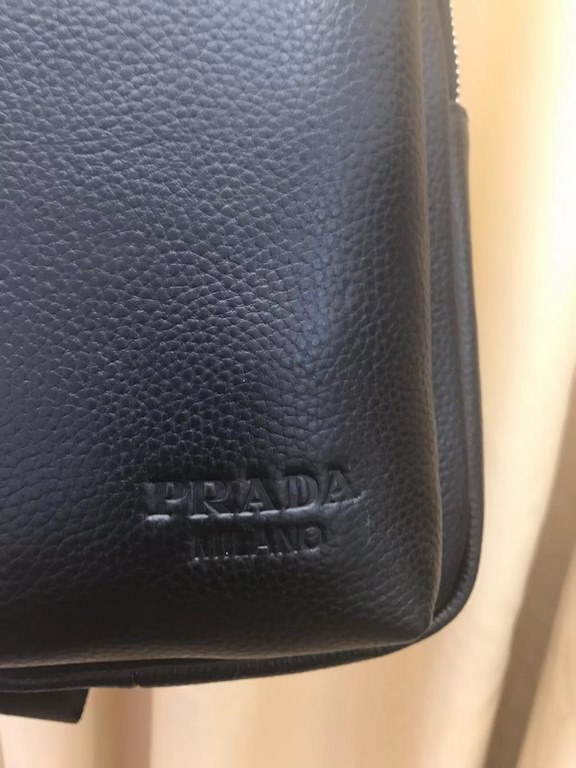 Prada front and back full leatherChest bag top high-end atmosphere imported original first layer cowhide, wear-resistant. Senior tailor three-dimensional tailoring perfect version of the upper body excellent design conce