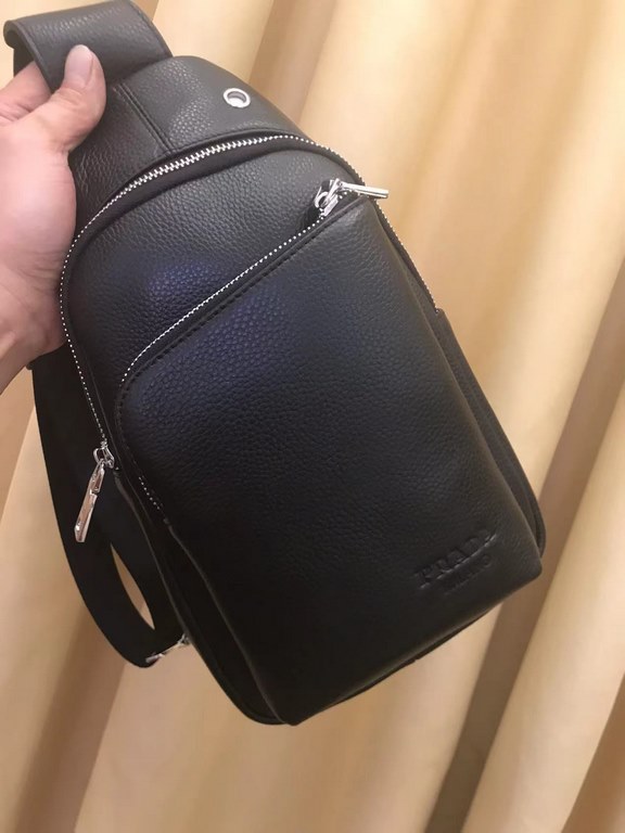 Prada front and back full leatherChest bag top high-end atmosphere imported original first layer cowhide, wear-resistant. Senior tailor three-dimensional tailoring perfect version of the upper body excellent design conce