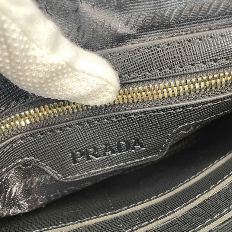 Original single goods [love] Prada original single authentic new counter with the same high-end men's casual clutch   workmanship is super refined and elegant. With imported raw materials cowhide counter special hardware