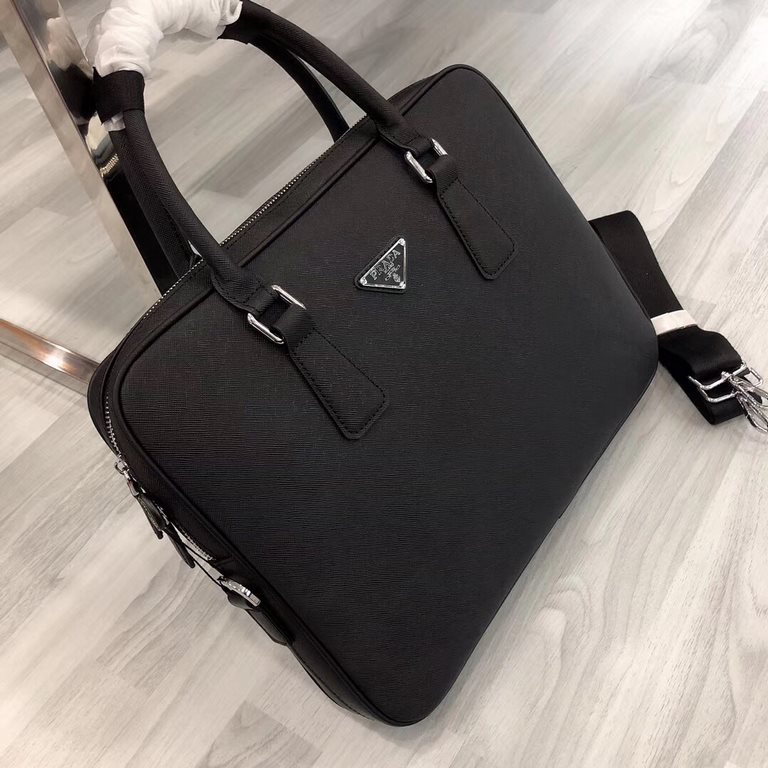 秘秘 [Prada 1802]    Counter the latest explosion of men's briefcases, heavy money to create a new channel goods   Energetic   Ideal for men's   Original hardware  LOGO clear and unparalleled   Top head-layer Cowhide   qua