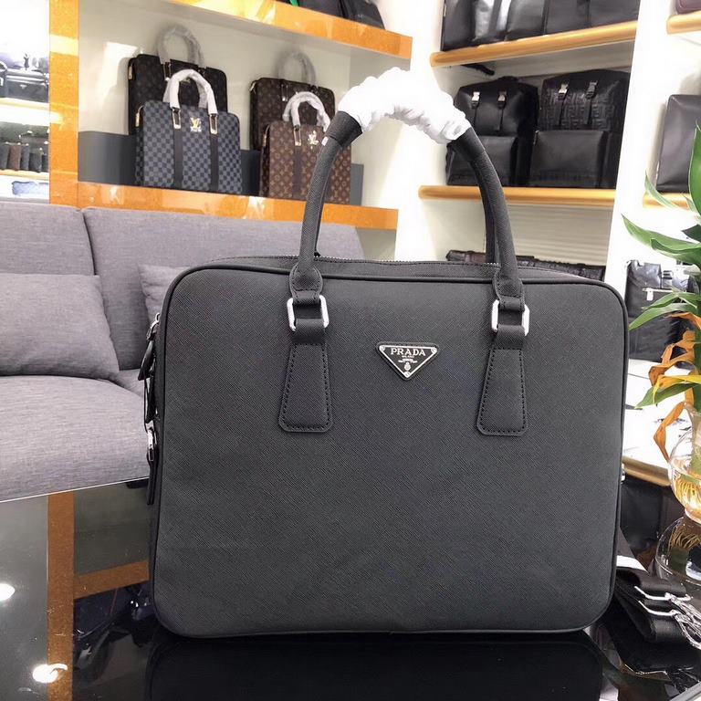 秘秘 [Prada 1802]    Counter the latest explosion of men's briefcases, heavy money to create a new channel goods   Energetic   Ideal for men's   Original hardware  LOGO clear and unparalleled   Top head-layer Cowhide   qua