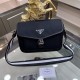 PRADA Prada new shoulder bag is shipped, fashionable style, high end gas! Made of first layer imported cross grain leather cow with waterproof nylon cloth, original hardware A must-have product for home travel  Model 951