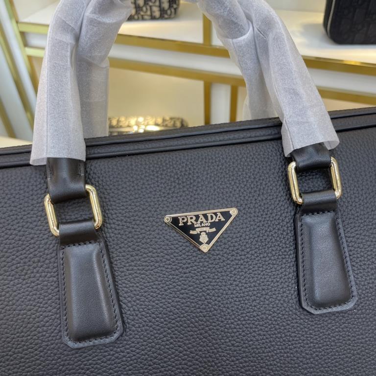 .    Original official website 8612-1 Prada original single authentic new counter with the same high-end men's casual briefcase   workmanship is super refined and elegant. With imported raw materials cowhide special lini