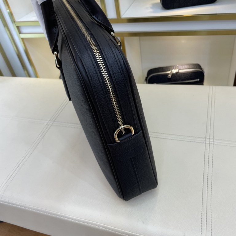 .    Original official website 8612-1 Prada original single authentic new counter with the same high-end men's casual briefcase   workmanship is super refined and elegant. With imported raw materials cowhide special lini