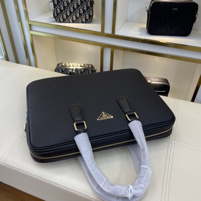 .    Original official website 8612-1 Prada original single authentic new counter with the same high-end men's casual briefcase   workmanship is super refined and elegant. With imported raw materials cowhide special lini