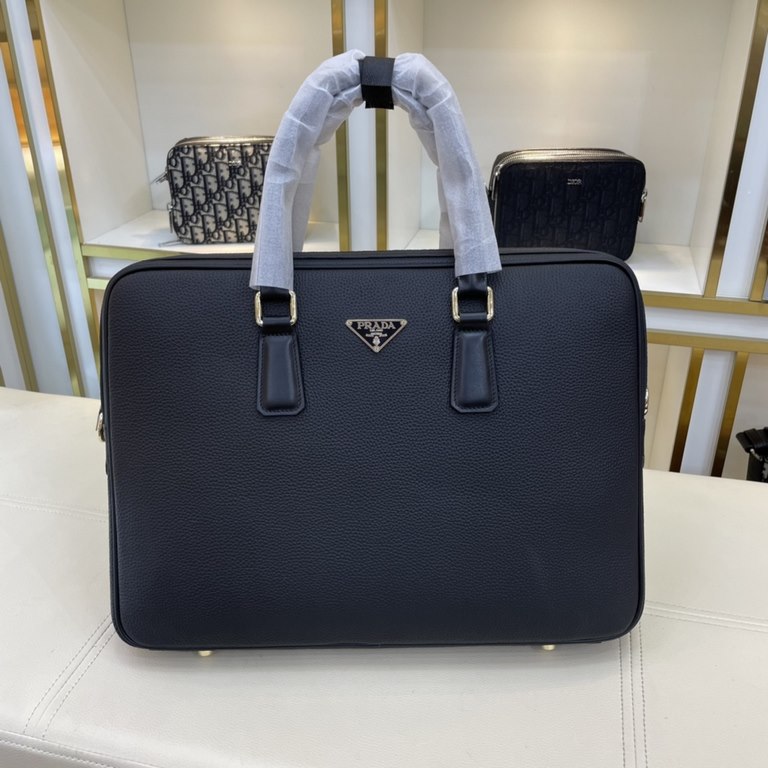 .    Original official website 8612-1 Prada original single authentic new counter with the same high-end men's casual briefcase   workmanship is super refined and elegant. With imported raw materials cowhide special lini