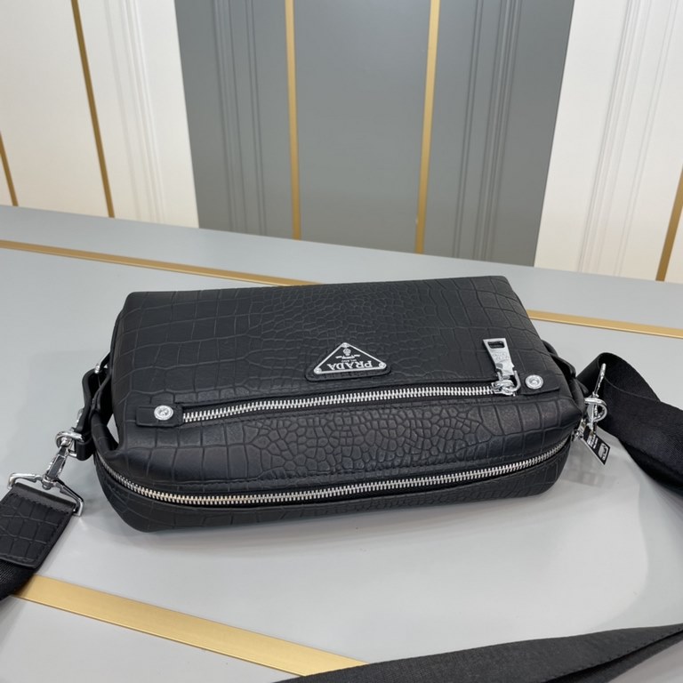 .   Original single goods [love] Prada new original single genuine new counter with the same high-end men's casual cross-body bag   workmanship is super refined and elegant. With imported raw materials cowhide counter sp