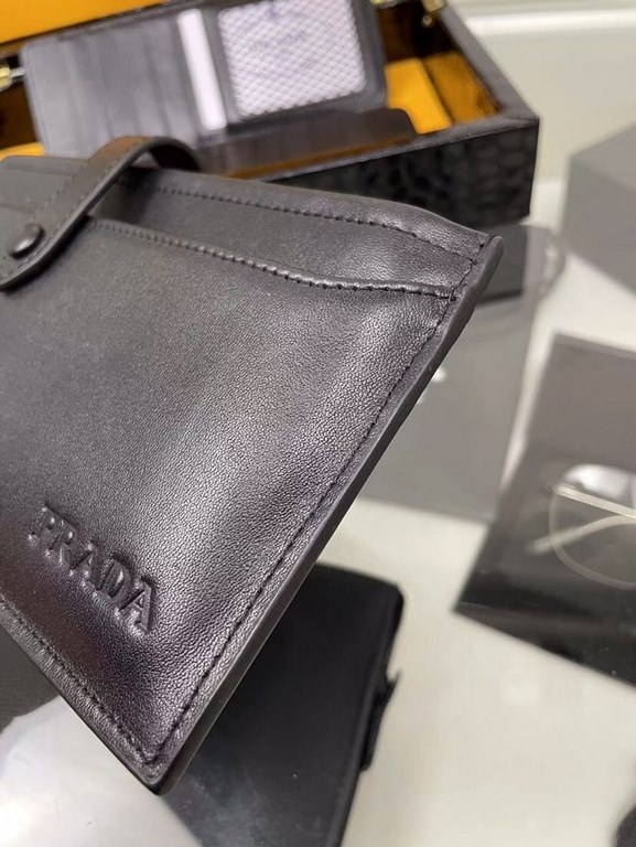 Explosive shipment       Top original single Prada multifunctional card bag. Can put 24 cards and a small amount of cash   cell phone super practical   imported head layer cowhide, leather feel soft delicate and comforta