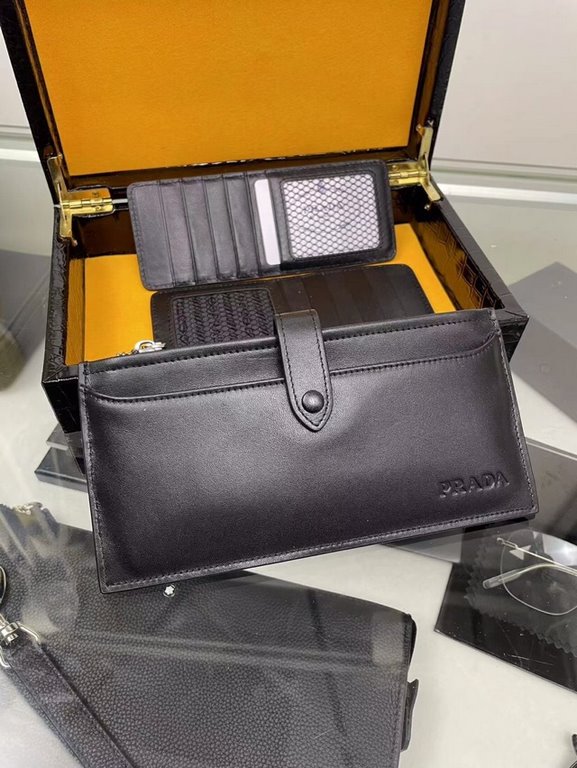 Explosive shipment       Top original single Prada multifunctional card bag. Can put 24 cards and a small amount of cash   cell phone super practical   imported head layer cowhide, leather feel soft delicate and comforta