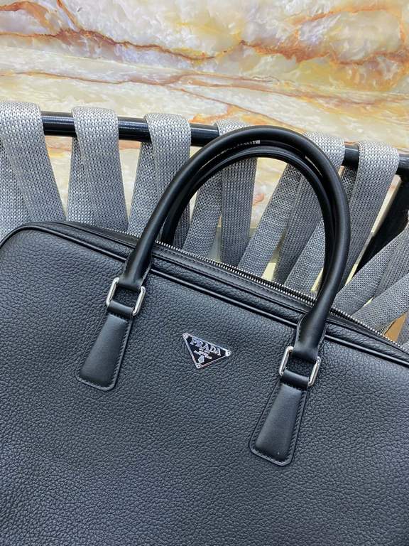 PRADA-Prada latest men's briefcase   made of calfskin leather Leather is soft and feels superb Configuration password   Practical Details exquisite workmanship High-end atmospheric upscale Casual and generous High-qualit