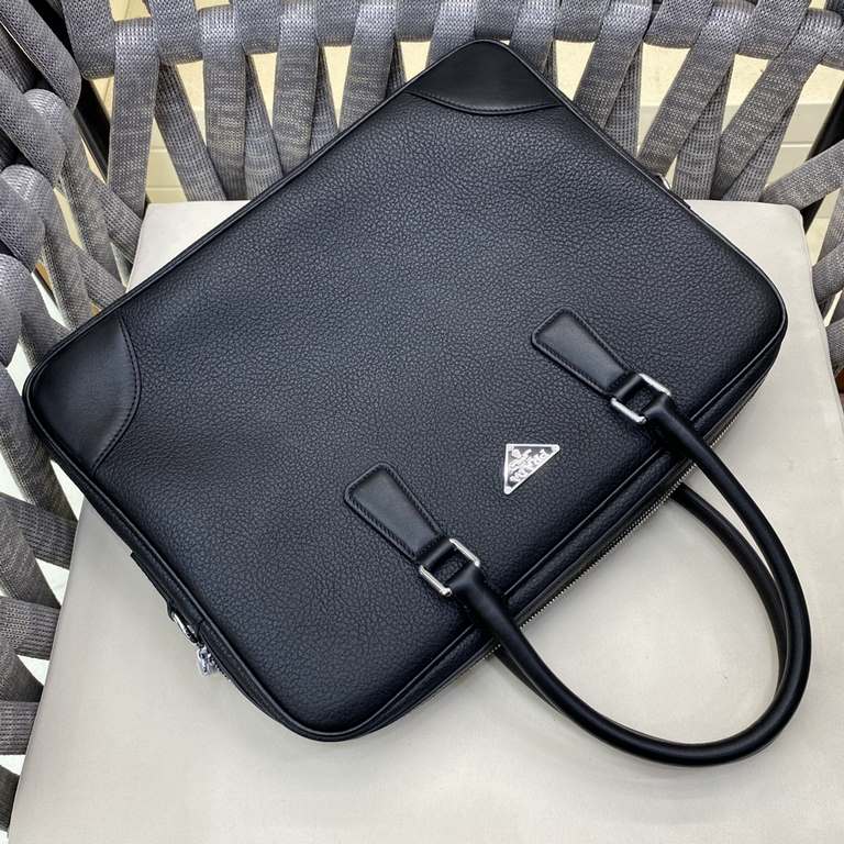 PRADA-Prada latest men's briefcase   made of calfskin leather Leather is soft and feels superb Configuration password   Practical Details exquisite workmanship High-end atmospheric upscale Casual and generous High-qualit