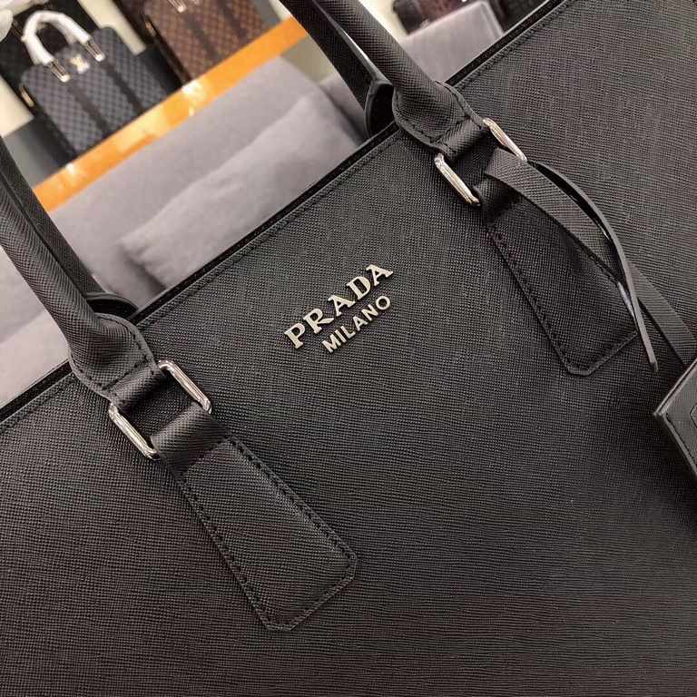 秘秘 [Prada 1803]    Counter the latest explosion of men's briefcases, heavy money to create a new channel goods   Energetic   Ideal for men's   Original hardware  LOGO clear and unparalleled   Top head-layer Cowhide   qua