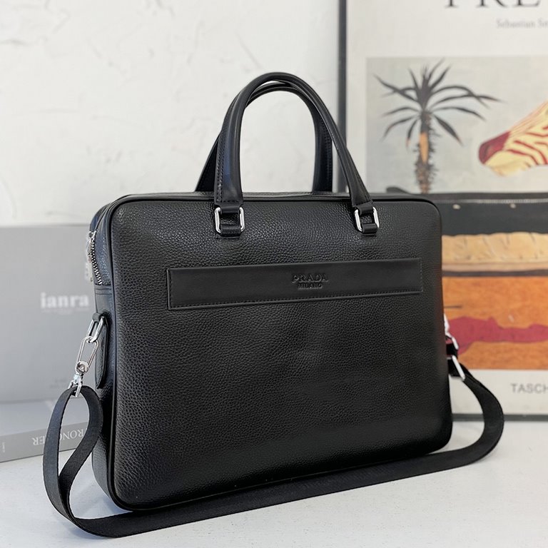 New [love] Prada single genuine new counter with high-end men's casual briefcase   workmanship is super refined and elegant. With imported raw materials cowhide special lining bag.