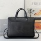 New [love] Prada single genuine new counter with high-end men's casual briefcase   workmanship is super refined and elegant. With imported raw materials cowhide special lining bag.