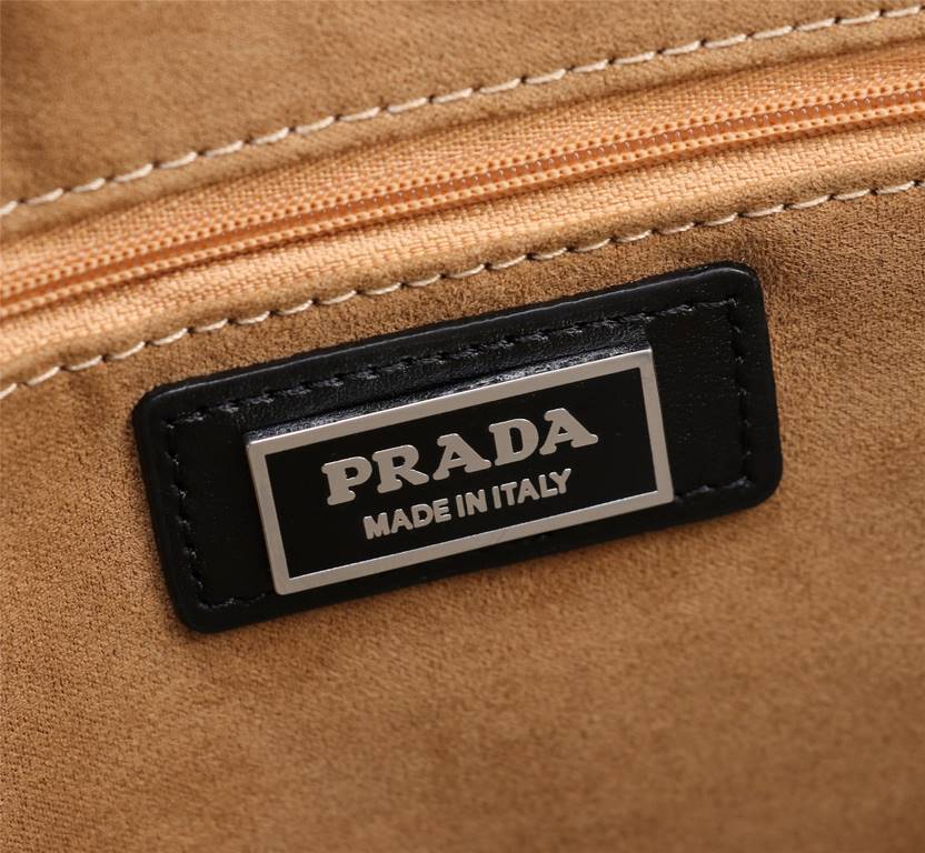 【Top Original Quality】 2022 Newest Prada Briefcase The original European imported cowhide outlines the iconic lines, made with imported equipment, fashionable and trendy, counter quality, more zipper pockets and internal