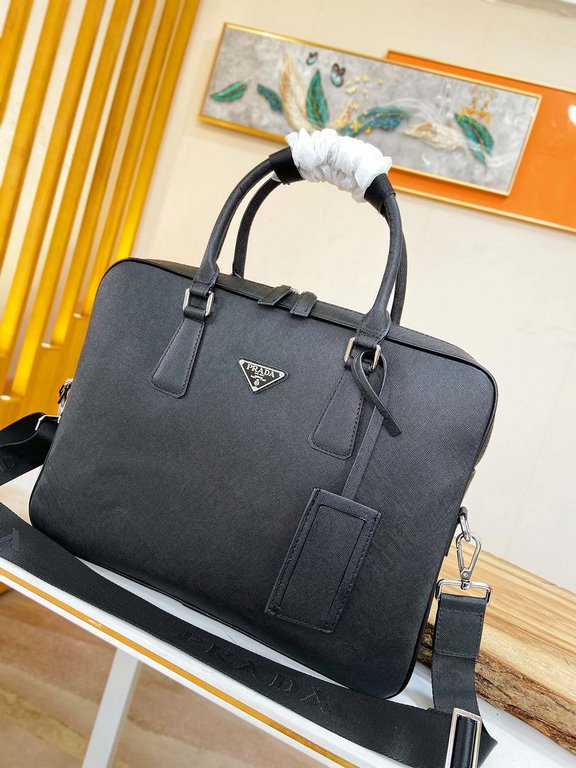 秘秘 [Prada 1802 】     Counter the latest explosive men's briefcase, heavy money to create a new channel goods   energetic   ideal for men's   original hardware  LOGO clear and unparalleled   top layer of head Cowhide   qu