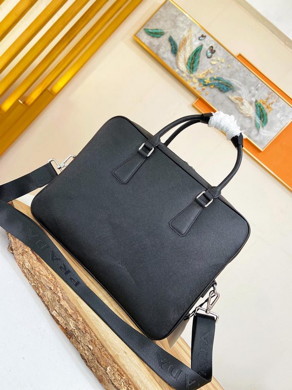 秘秘 [Prada 1802 】     Counter the latest explosive men's briefcase, heavy money to create a new channel goods   energetic   ideal for men's   original hardware  LOGO clear and unparalleled   top layer of head Cowhide   qu