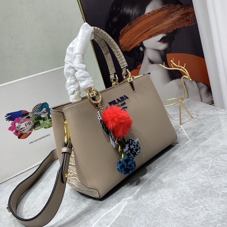 The P's 5003# palm print with crocodile pattern   hot debut, using the official version of the hardware   original cowhide  Prada special lining, size 25-19-13cm handbag with a long shoulder strap   physical shooting  , 