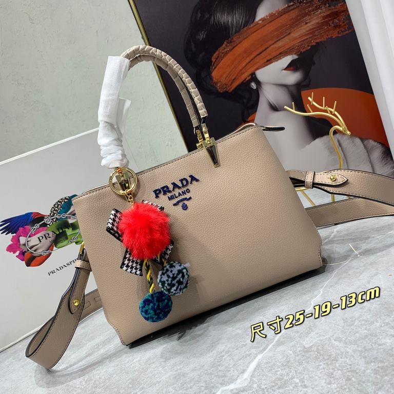 The P's 5003# palm print with crocodile pattern   hot debut, using the official version of the hardware   original cowhide  Prada special lining, size 25-19-13cm handbag with a long shoulder strap   physical shooting  , 