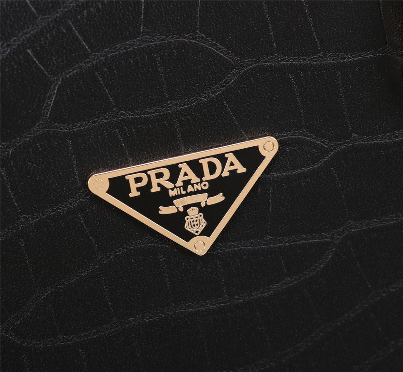 【Top Original Quality】 2022 Newest Prada Briefcase The original European imported cowhide outlines the iconic lines of crocodile pattern, made with imported equipment, fashionable and trendy, counter quality, more zipper