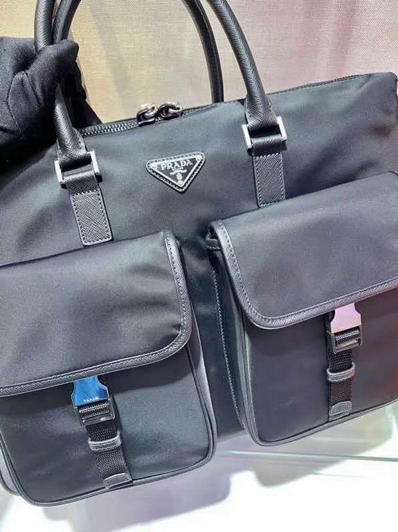 Removable shoulder strap for functionality. The back pocket can be put on a trolley case, very functional and practical  Large space capacity , business tripsweekday carry all no problem  Not to be stylish and high fashi