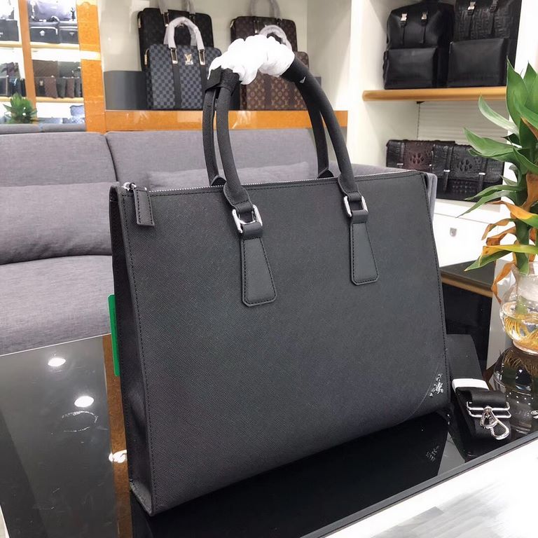 秘秘 [Prada 1804]    Counter the latest explosion of men's briefcases, heavy money to create a new channel goods   Energetic   Ideal for men's   Original hardware  LOGO clear and unparalleled   Top head-layer Cowhide   qua