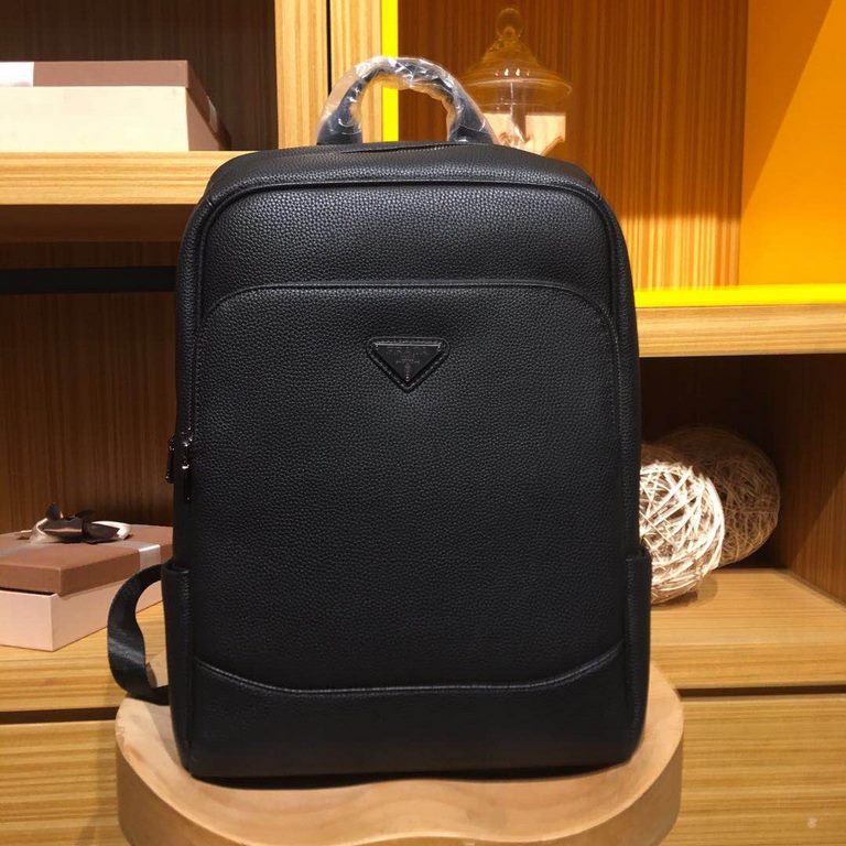 top goods Prada backpack    classic hot shipment pull, without adding any effect) top imported original cowhide, ultra-high definition hardware logo logo, ultra-comfortable feel soft leather, ultra-high-tech leather desi