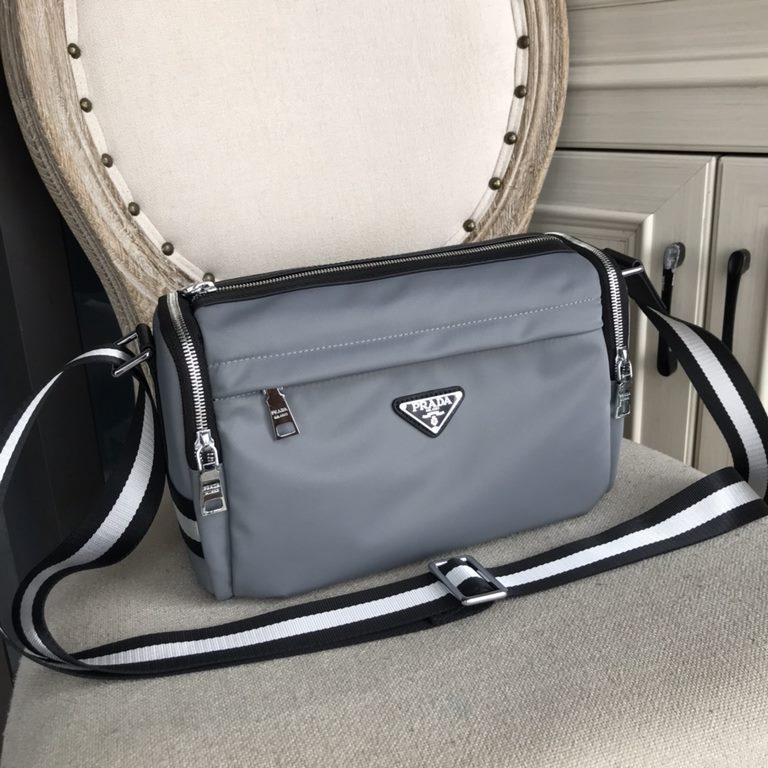 Top counter rat ruthless goods 2022 latest style Prada parachute tarpaulin with imported original leather casual crossbody hot models a large number of shipments to pull, clamoring counter goods   top original single goo