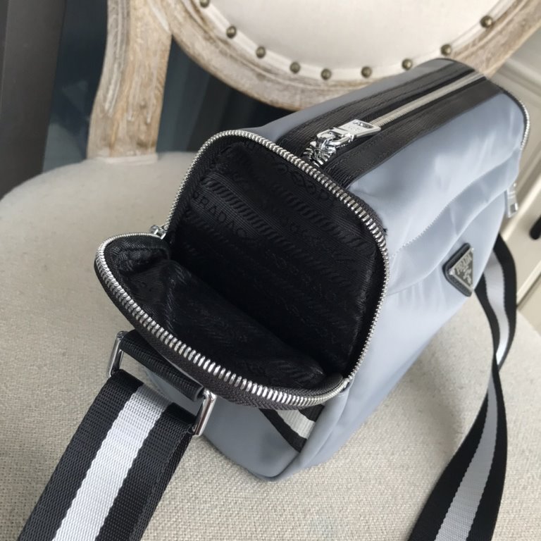 Top counter rat ruthless goods 2022 latest style Prada parachute tarpaulin with imported original leather casual crossbody hot models a large number of shipments to pull, clamoring counter goods   top original single goo