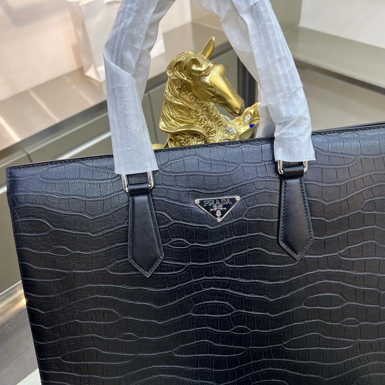 PRADA Prada New Briefcase Made of imported crocodile grain cowhide leather, top polished stainless steel finish metal accessories , front exterior triangular enamel logo, inner double compartment, simple and generous bus