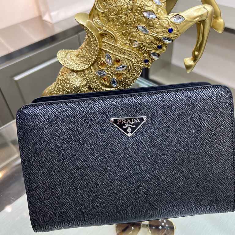 PRADA Prada New Clutch Bag Made of imported cowhide leather, top polished stainless steel finish metal fittings , front exterior triangular enamel logo, ring head with combination lock, simple and generous business Succe