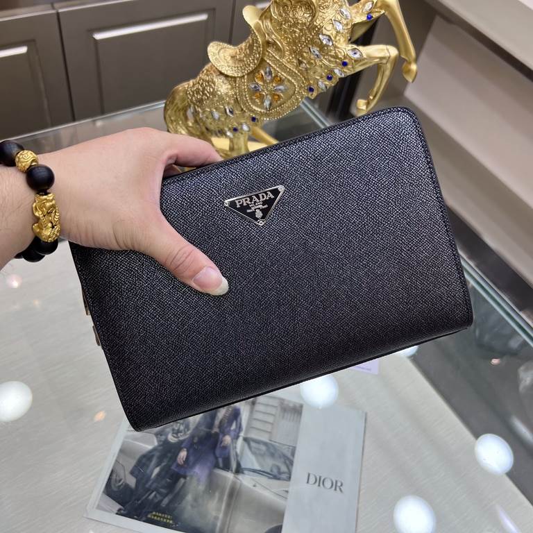 PRADA Prada New Clutch Bag Made of imported cowhide leather, top polished stainless steel finish metal fittings , front exterior triangular enamel logo, ring head with combination lock, simple and generous business Succe