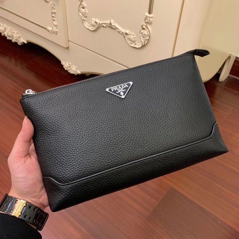 Prada Clutch Bag Exclusive First  Original Goods   This tote bag is made of imported cowhide leather   Each bag is decorated with PRADA Lightweight and super practical   Length 28XHeight 18XBottom 3cm  Model No. 8074