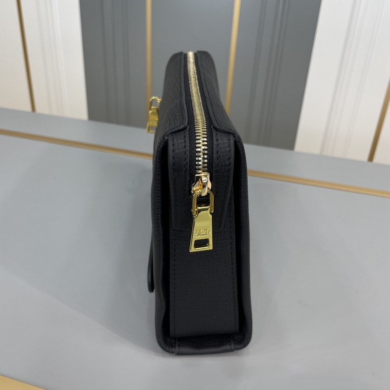 .   Original single goods [love] Prada original single genuine new counter with the same high-end men's casual clutch bag   workmanship is super refined and elegant. With imported raw materials cowhide counter special ha