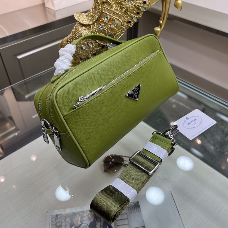 PRADA Prada new clutch bag, shoulder bag shipment, fashionable style, high end gas! Using the first layer of imported cross grain leather cattle with original hardware Home travel must-have products  Model 9508-3Size 27-