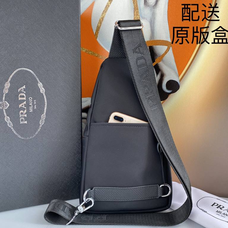 [Distribution of the original box] Prada's latest styles, men's chest bag   original single quality Made of imported nylon cloth material lightweight, comfortable, smooth texture, delicate feel Noble hardware Low-profile