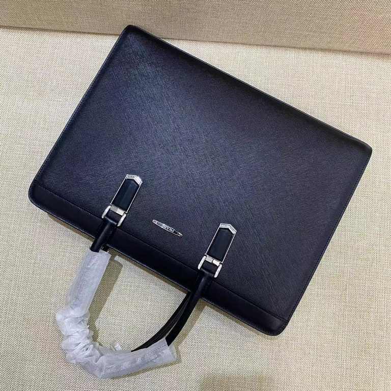 P family's strongest business handbags stereotypes classic top thick cowhide plus the logo rich in the breath of spring, can be matched with a variety of clothing styles, hot sale, like the speed of the order Size 39297