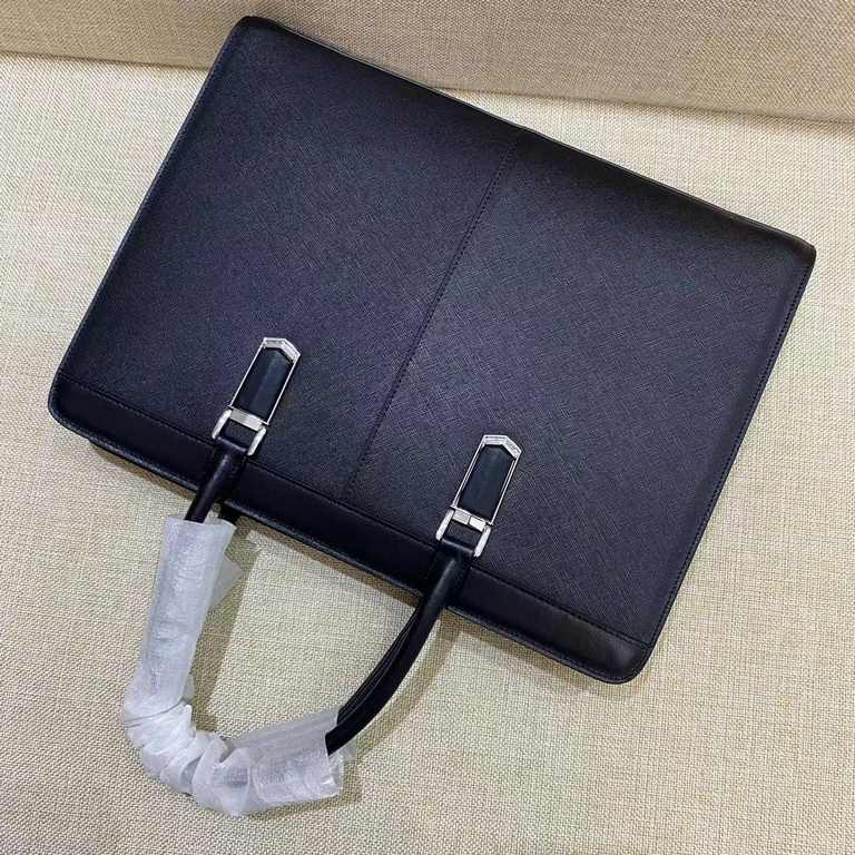 P family's strongest business handbags stereotypes classic top thick cowhide plus the logo rich in the breath of spring, can be matched with a variety of clothing styles, hot sale, like the speed of the order Size 39297