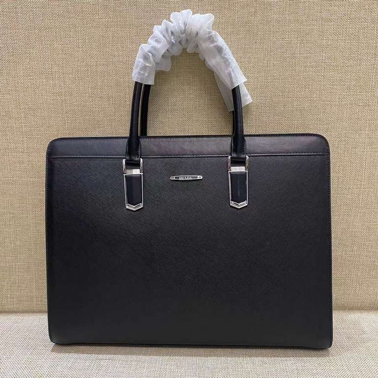 P family's strongest business handbags stereotypes classic top thick cowhide plus the logo rich in the breath of spring, can be matched with a variety of clothing styles, hot sale, like the speed of the order Size 39297