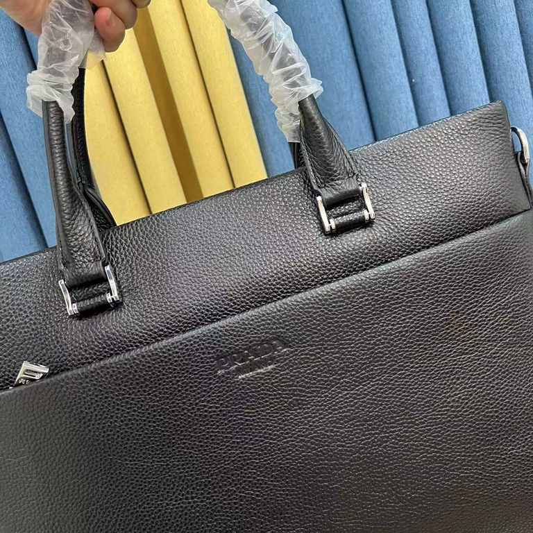 Prada Handheld Crossbody BriefcaseModel 8168Size 39-27-6Counter new    Heavy gold beat replica   original leather replica   leather super soft   super large capacity   customized counter original hardware  smooth zipper 