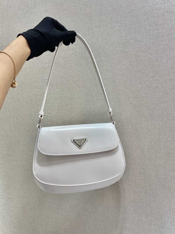 Wholesale with counter box   new underarm bag   2021 new vintage underarm bag    This year's hot flap ancient models armpit bag has been very popular, the leather is delicate and smooth Shaped bag design and cool and sty