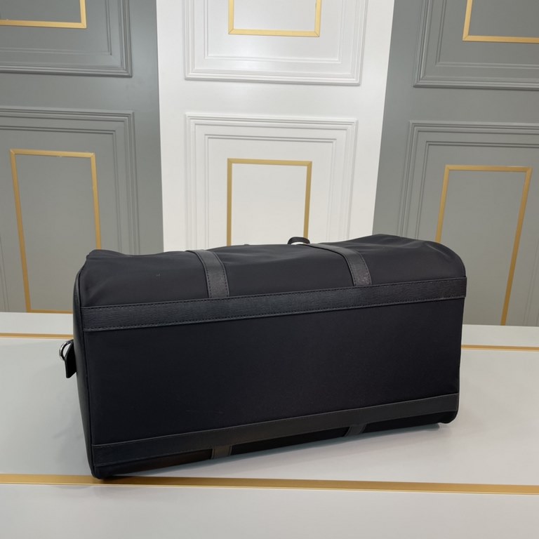 [Love] Prada new high-end men's casual spinning bag [Smile] workmanship is super exquisite and elegant. With imported raw materials cowhide counter special hardware and special lining bag.