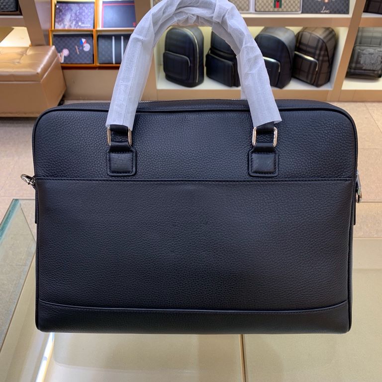 .     The original single official website 6866-1 # top original goods Prada counter the latest models, high-end atmosphere, fashion and taste, the latest top counter natural 繂 deerskin, feel soft thickness enough wear r