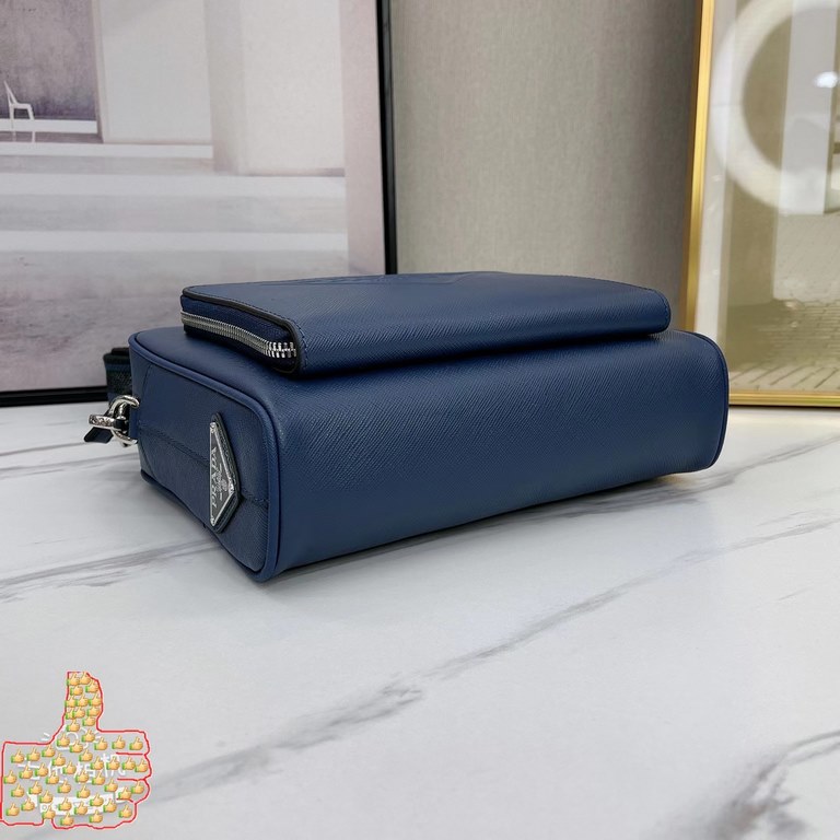 Original single 2106-3 # blue top original single goods Prada counter the latest models, high-end atmosphere, fashion and taste, the latest top counter imported first layer Spanish grain cowhide, texture high-end atmosph