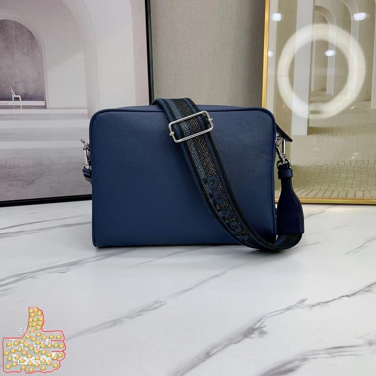 Original single 2106-3 # blue top original single goods Prada counter the latest models, high-end atmosphere, fashion and taste, the latest top counter imported first layer Spanish grain cowhide, texture high-end atmosph