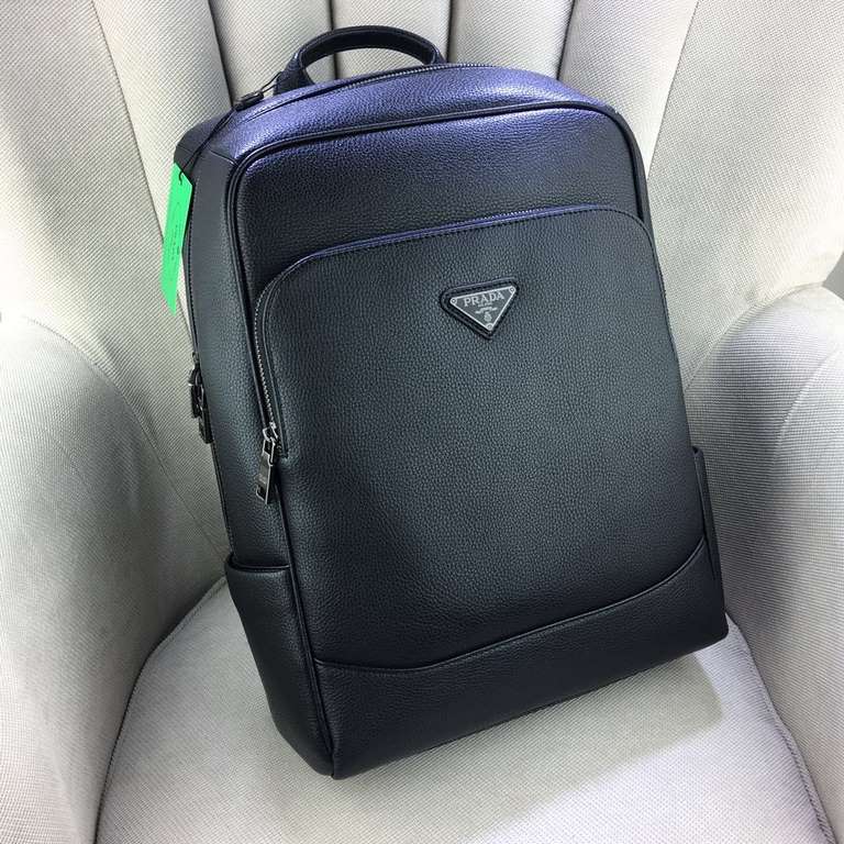 top goods Prada backpack    classic hot shipment pull, without adding any effect) top imported original cowhide, ultra-high definition hardware logo logo, ultra-comfortable feel soft leather, ultra-high-tech leather desi