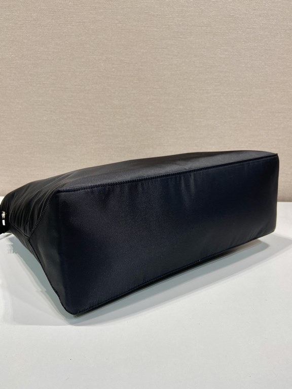 UpgradedUnisex Briefcase 1BG876A Original Goods, made of imported nylon fabric with detachable nylon long shoulder strap and bag, which can be hand-carried again. L34xH26xBottom12cm