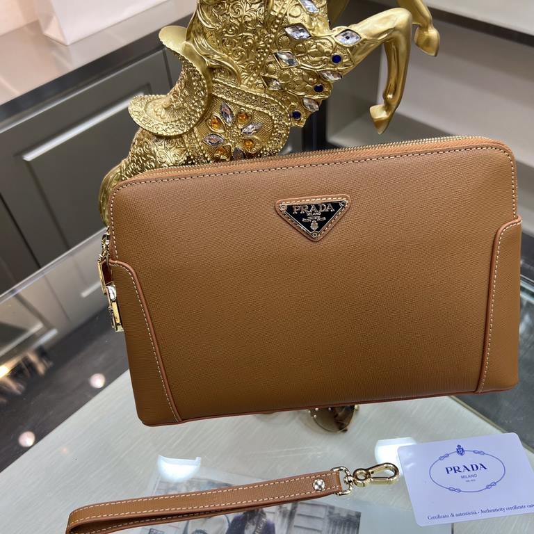 PRADA Prada New Clutch Bag Made of imported cross grain cowhide leather, top polished stainless steel finish metal accessories , front exterior triangular enamel logo, double pull double lock design is more practical and