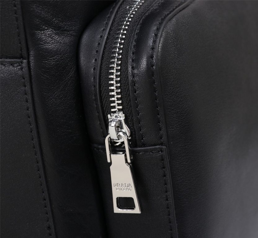 【Top Original Quality】 2022 Newest Prada Travel Bag Shoulder Backpack The original European imported cowhide sketches the iconic lines, made with imported equipment, fashionable and trendy, counter quality, more zipper p