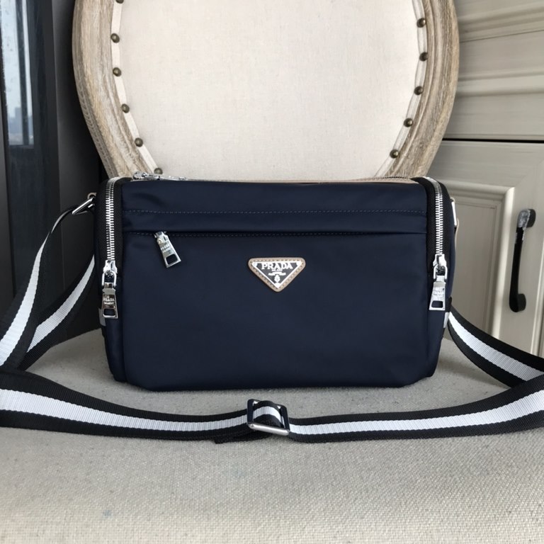 Top counter rat ruthless goods 2022 latest style Prada parachute tarpaulin with imported original leather casual crossbody hot models a large number of shipments to pull, clamoring counter goods   top original single goo